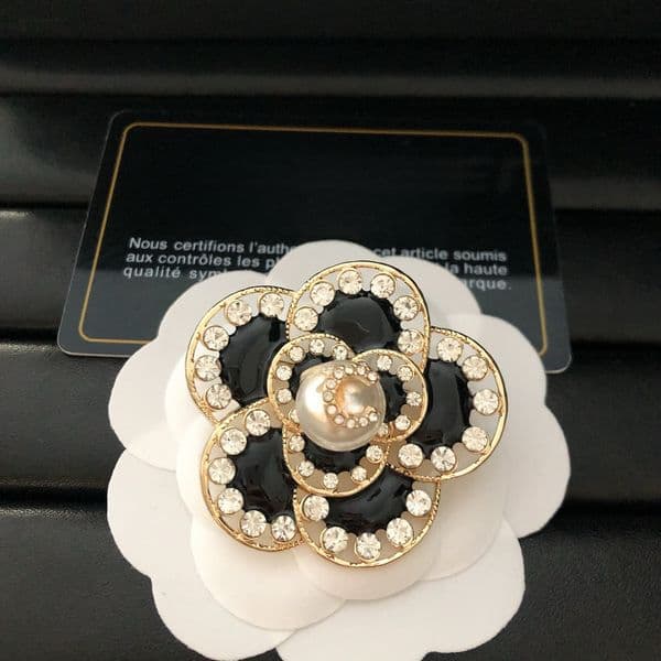 Designer Jewelry Flower Pins Brooch Luxury Women Diamond Pin Brooch Fashion Jewelry Accessorie Wedding Gift