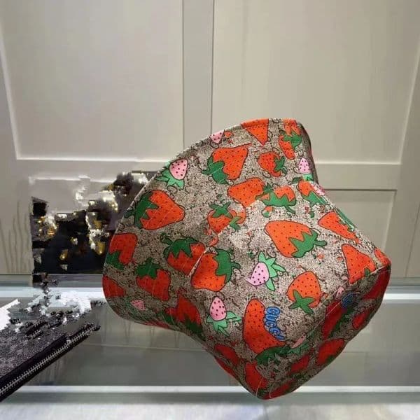 Luxury Designer style personality visor hat Fisherman hat sweat drain breathable strawberry pattern