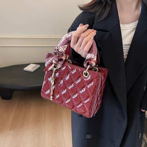 Xiaoxiangfeng Diamond Grid Embroidered Thread Crossbody Fashionable Hand-held Daifei Bag, Niche Design, 2025new Shoulder Bag