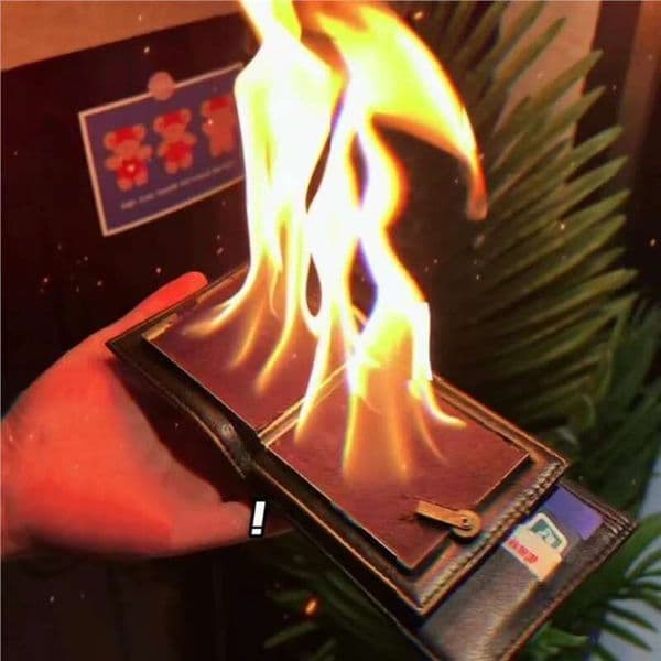Outdoor Creative Fire Wallet Magic Flame Big Fire Wallets Kerosene Open Flame Lighters Portable Smoking Accessories Men's Gift