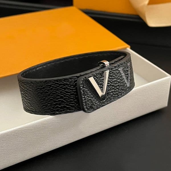 Slim Bracelet Designer Bangle Sier Stainless Steel leather L slim bracelet Simple Cross Pattern Buckle Love Jewelry with box