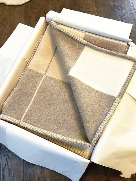 Blankets BEST QUAILTY Home Sofa Good Quailty WOOL Designer Blanket Beige Orange Black Red Gray Navy Big Size 135*170cm