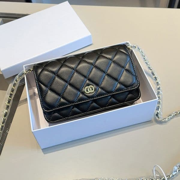Designer's small square bag, checkered chain, black fashionable caviar women's bag