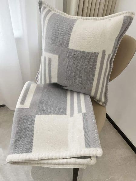 Designer's Top-Notch Retro Yellow H And Living Room Sofa Cushion, Inner Blanket Pillow, Household Horse 50 50Cm, 135 * 170Cm 0000