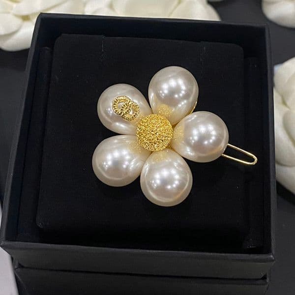 Pearl Flower Barrettes Designer Womens Girls Classic Versatile Leisure Hairclips Fashion Crystal Letter Metal Shark Hairpin Hair Clips