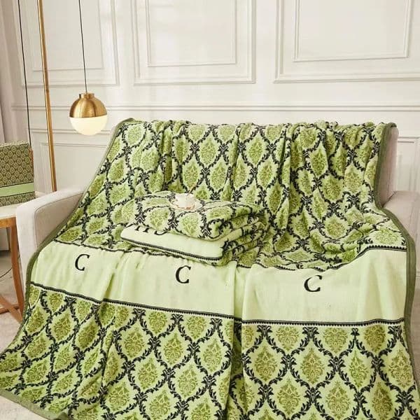 Designer Green Mesh Lace Letter Office Nap Winter Thickened and Warm Flannel Travel Blanket 150 200cm