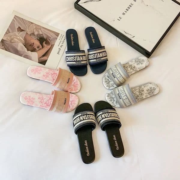 free shipping 2025 new designer slippers flat slides for women sandals girl blue pink fashion embroidery slippe guccis pradas uggs chanels fendis hermes versaces lv