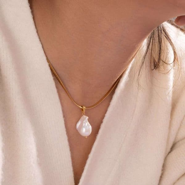 New INS Fashion Jewelry Gold Plated Stainless Steel Snake Chain for Women Baroque Pendant Necklace