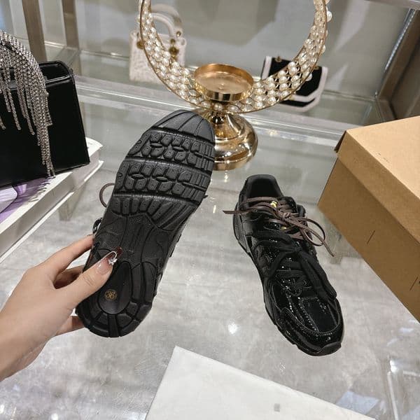 High quality women's designer casual shoes, sports shoes, leather black leather shoes
