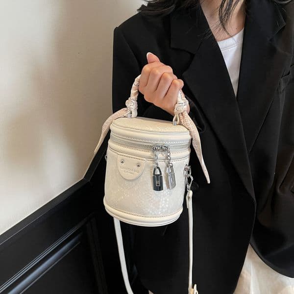 2025 New Free Delivery Designer's Bag Popular And Fashionable Small Bucket Bag For Women In Spring New Crossbody Bag Korean Minimalist Handbag Niche Design