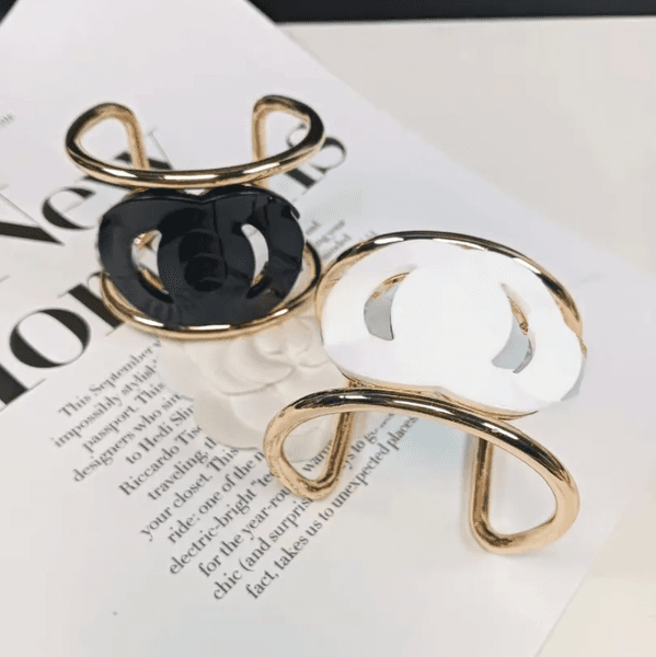 New Designer Cuff Bangle Black White Fashion Style Metal Diamond Bracelets With Hollowed Out Design Classic Birthday Love Gift Bangle Christmas Jewelry 9 styles