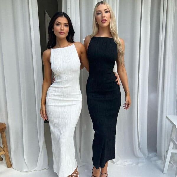 The 2025 summer new women's fashion sleeveless dress, a slim-fitting dress, a sexy vest dress, and a breathable party dress with a cutout design