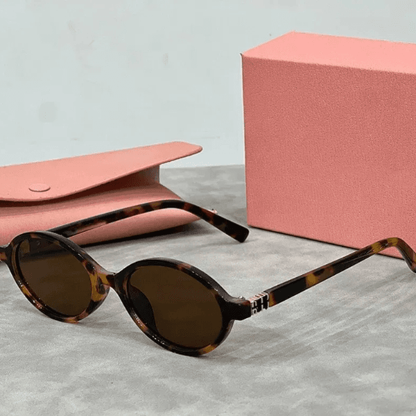 Designer For Women Men Beach Sun Glasses Trendy Classic Square Metal Legs Letter Design Cat Eye Top Quality Eyeglasses Oval Luxury Monogram Sunglasses MU