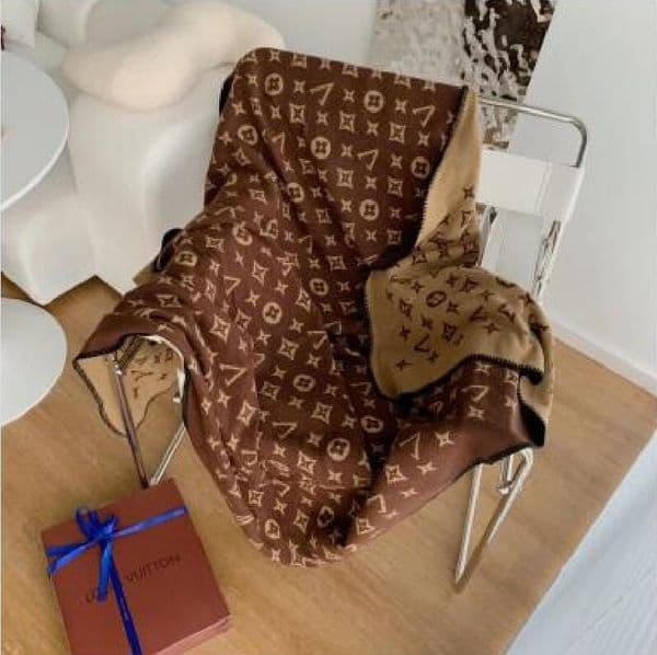 2026 Fashion designer brown vintage letter logo cashmere large size classic outdoor cover luxury home sofa air conditioning Portable throw blanket
