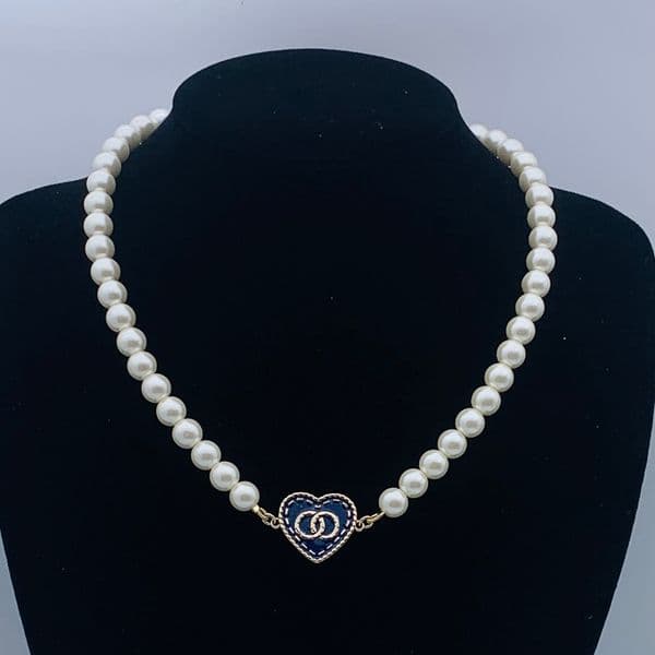 Black Crystal Pearl Chains Choker Letter Pendant High Quality Necklace Designer Timeless Jewelry for Special Ocns Trendy Gifts Wholesale
