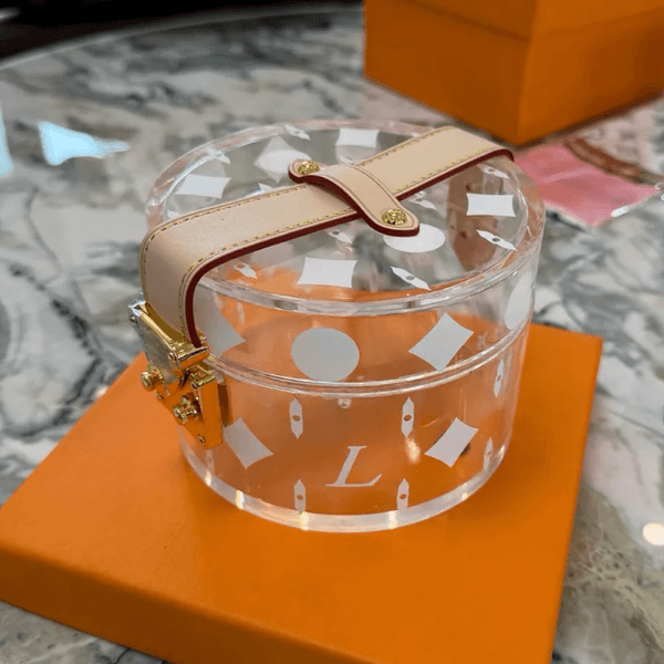 Upscale Jewelry Boxes Jewelry Watch dressing table Valuable Items Storage Boxes Jewelry Pouches Designer Bags L V Clutch wallet With brand Scarves perfect gift bag
