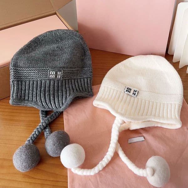 Luxury Beanie Designer Beanie bonnet Ribbed Knit Beanie for Skiing and Outdoor Activities Stretchy Unisex Design with Ribbed Texture Perfect Gift for Men and Women