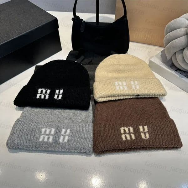 Luxury bonnet Designer Beanie Ribbed Knit Beanie for Skiing and Outdoor Activities Stretchy Unisex Design Perfect Gift for Men and Women