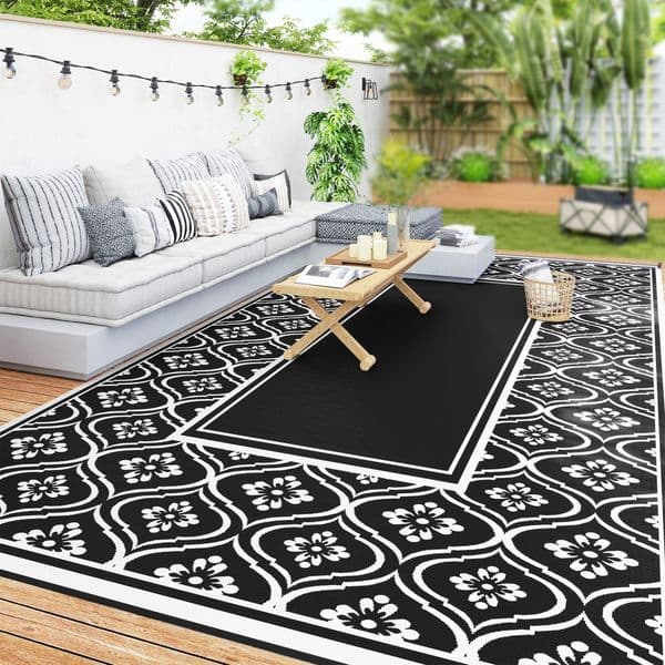 Outsunny Reversible Outdoor Rug, Waterproof Plastic Straw with Carry Bag, 9' x 18', Black & White Gourd Border