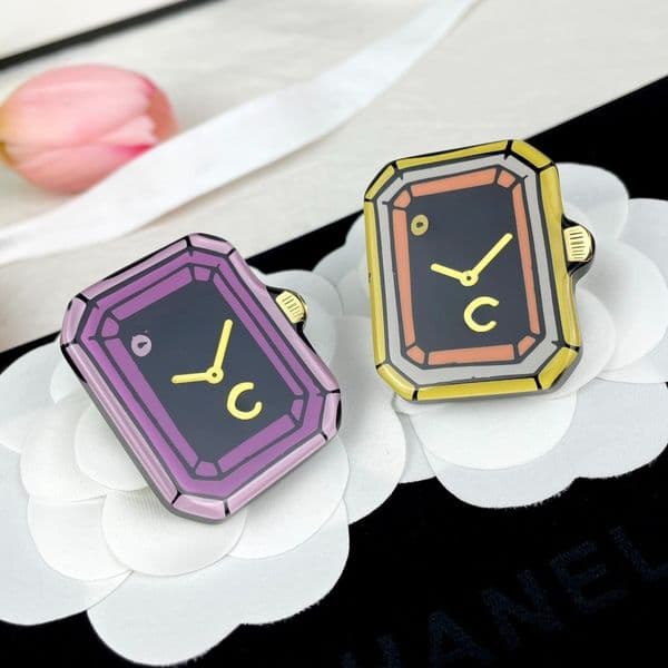 Luxury Brooch Designer Gold Plated Brand Designer Letters High Quality Brooch Fashion Acrylic Women Letter Pin Jewelry Gift