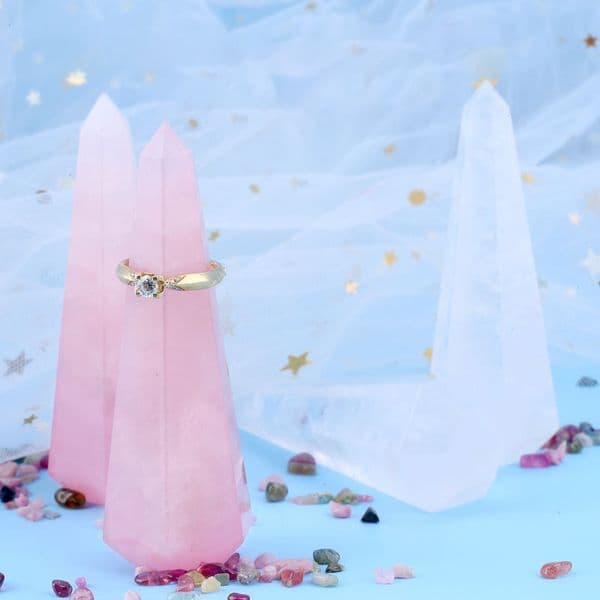 Crystal jewelry stand, pink crystal decorative stand, European-style creative hexagonal pillar piece, jade ring holder