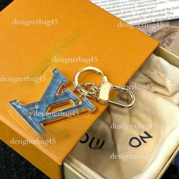 Cross Border Luxury keychain Light Retro Letter English Resin Metal Bag Designer Keychain Pendant New Model