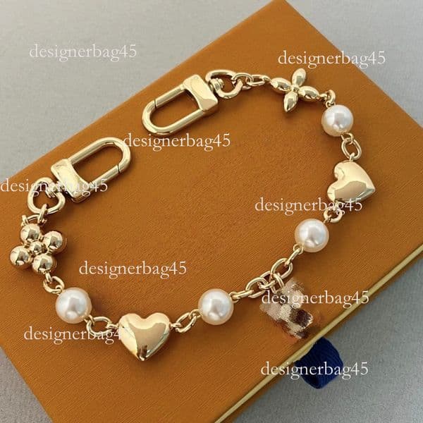 Brand Cross Border New Women S Simple Fashion Luxury keychain Zinc Alloy Four Leaf Designer Keychain Clover Heart Pearl Bag Chain