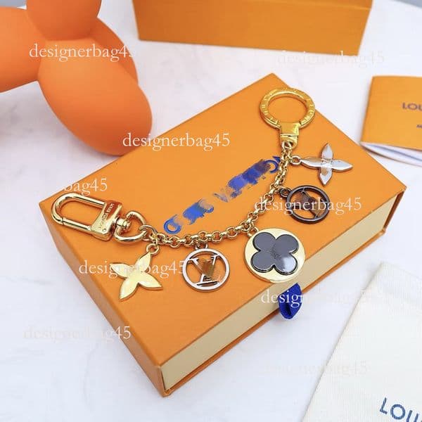 Foreign Luxury keychain Trade Fashion Designer Keychain Metal Bag Pendant Presbyopia Car Key Ring Light Style