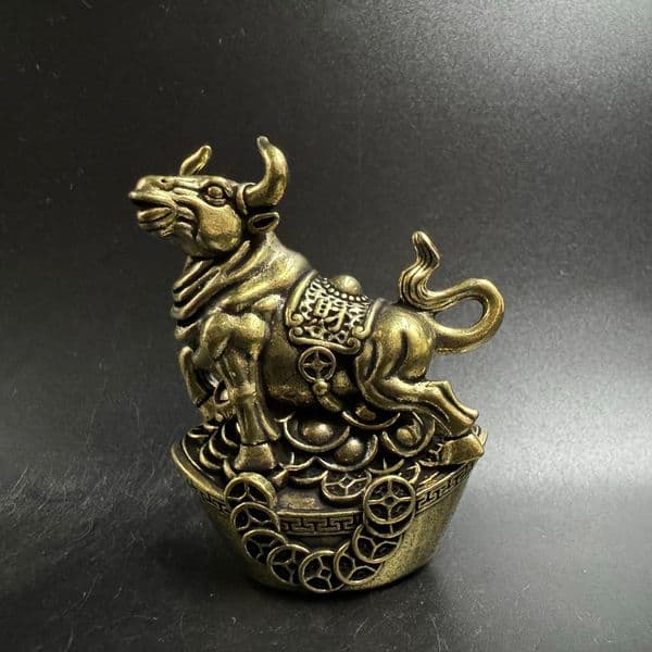 Auspicious Ox figurine those born in Year of the Ox, a creative bronze craft for desktop or entryway decoration.