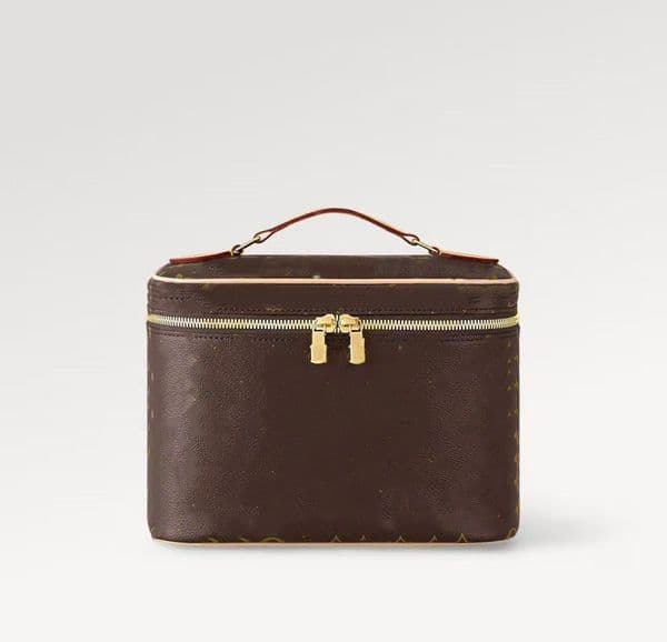 10A Mirror-Finish Luxury Makeup Case, Designer Makeup Bag, Luxury Handbag, Handheld Wash Bag for Men, Leather Designer 24cm Shiny Pleated Calf Crossbody Bag.