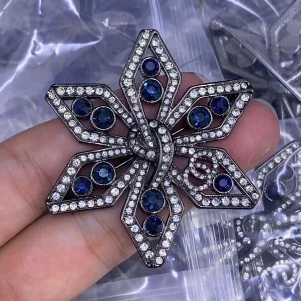 Designer brooch Fashion Women Pins Brooch Men Womens Crystal Brooch Brooches Pearl Accessories Gifts Wholesale