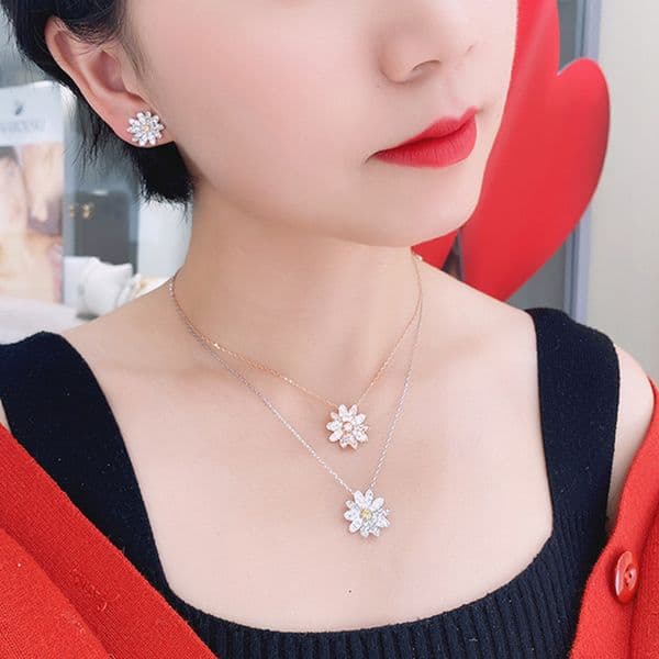 Fashionable New Small Flower Shaped Design Jewelry Set Exquisite Small Diamonds Inlaid To Form A Charming Girl Necklace Earrings Boutique And Versatile Gift Set