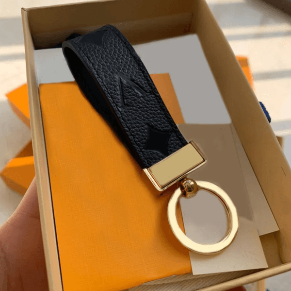 Newest gift Gold Keychains Designer Key Chain Mens Car Keyring Womens Buckle Keychain Handmade Leather Men Women Bags Pendant Accessories Multicolor