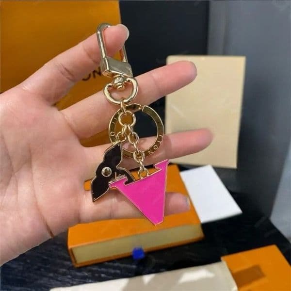 Designer Keychains Luxury Car Keychain with Pendant Men Women Key ring Unisex Fashion Accessory