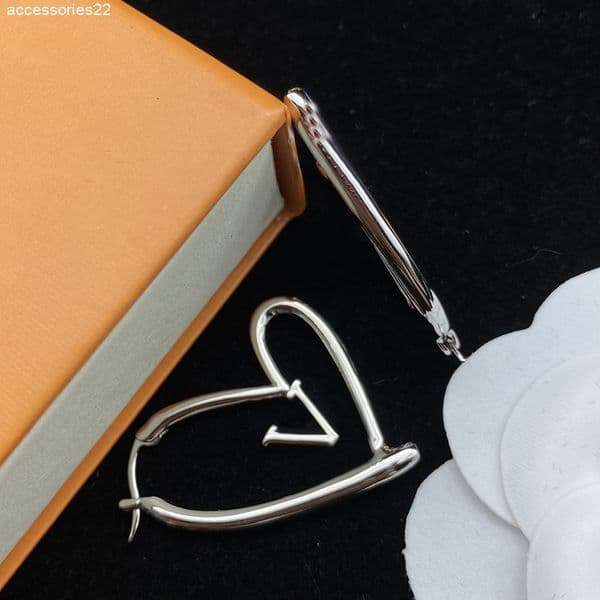 Stud Charm Womens Designer Heart Hoops Sliver Earrings Fashion Letter Love Gold Ear Stud Boucles Doreilles For Women Luxury Jewelry Party Earring