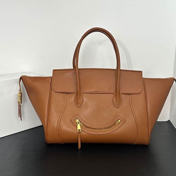 Designer Women Smiling Luggage 26SS Women large capacity handbag Women Outdoor Leisure Women smiling bag