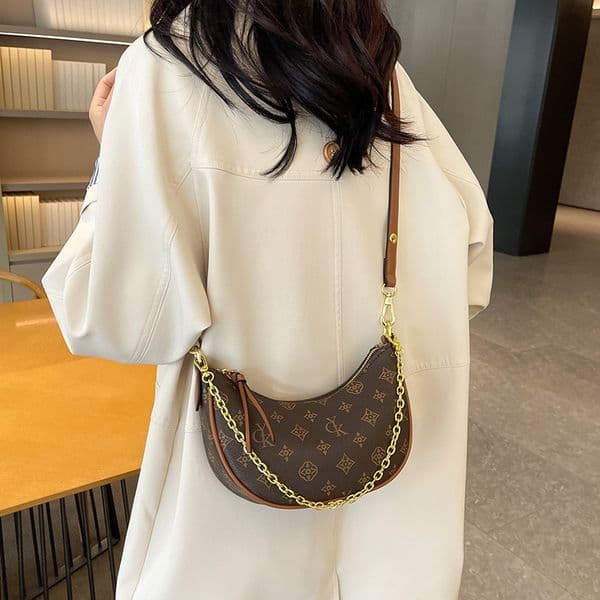 High-quality chain underarm bag, retro printed crescent bag, elegant ladies crossbody bag, handheld underarm bag, designer shoulder bag, luxury handbag