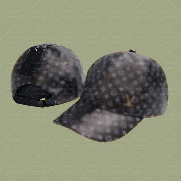 Designer Leather Baseball Cap For Men And Women All-season Sports Style Sun-protective Hat - Model 5 With Leather And Metal Logo