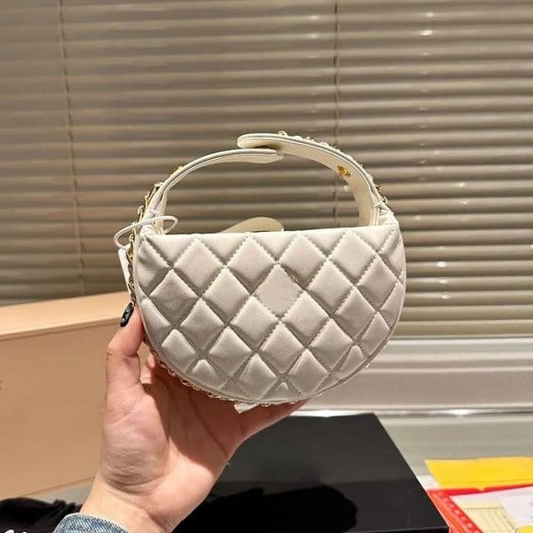 Ladies Designer Mini Lovely Clutch Round Bag Gold Metal Hardware Handle with Adjustable Buckle Diamond Lattice Luxury Purse Leather Cosmetic Case Handbag