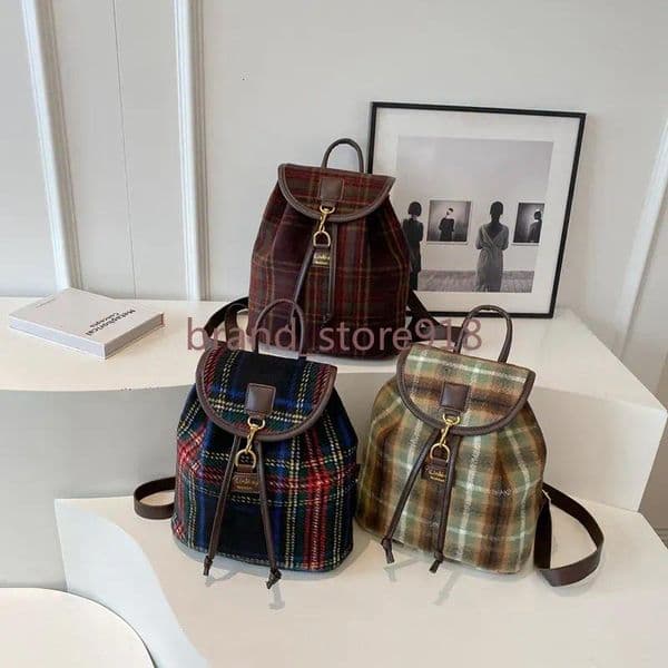 Grid Design Backpack - Retro Style Handheld Bag for Students and Trendsetters - Lightweight and Trendy