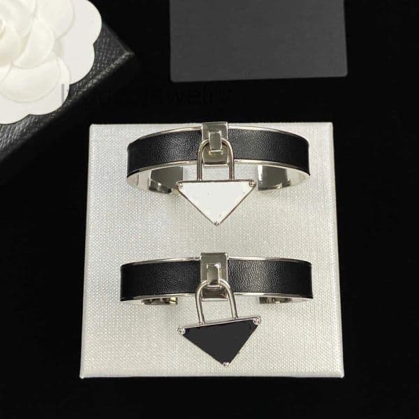 Bangle Classsic Designer Bracelet Bangle Letter Black Bangle Charm Bracelets Woman Bangle 18k Gold Plated Fashion Luxury Jewelry Wedding with Box Gifts