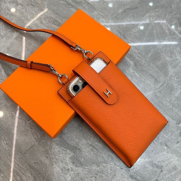 Geniune Leather Crossbody Phone for Women Summer New Vertical Shoulder Bag Small Purse Retro Style Magnetic Closure