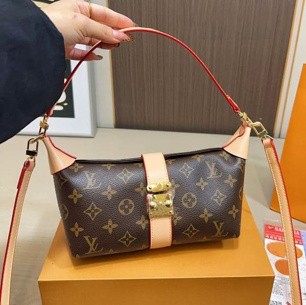 designer bag p0chette mia Handheld Chain Bag Bag Smooth Leather handbag 10AA High quality women's bag Horn-shaped bagclassic new handbag 001.