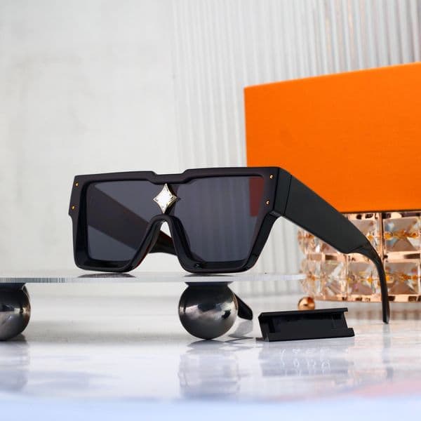 Luxury designer Cyclone Sunglasses For Men and Women style Anti-Ultraviolet Retro Plate square Full Frame fashion Eyeglasses Random Box