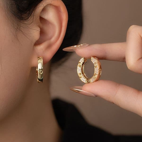 Luxury Brand Designer Gold Small Circle For Women 2025 New Hot-Selling High-End Elegant Simple Hoop Earrings Clips Ear Jewelry