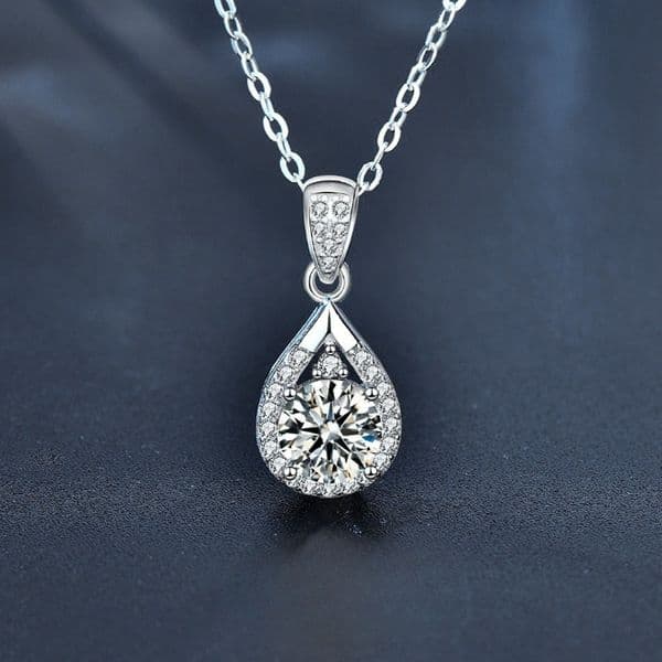 Designer Jewellery High Quality Moissanite Water Droplet Pendant Necklace for Gift Occasions Textured Elegant Accessory