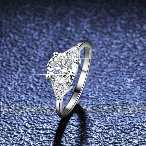 18K Gold Moissanite Women's Small Fragrance Jewelry Four-claw Flash Ins Diamond PT950 Platinum Ring 494