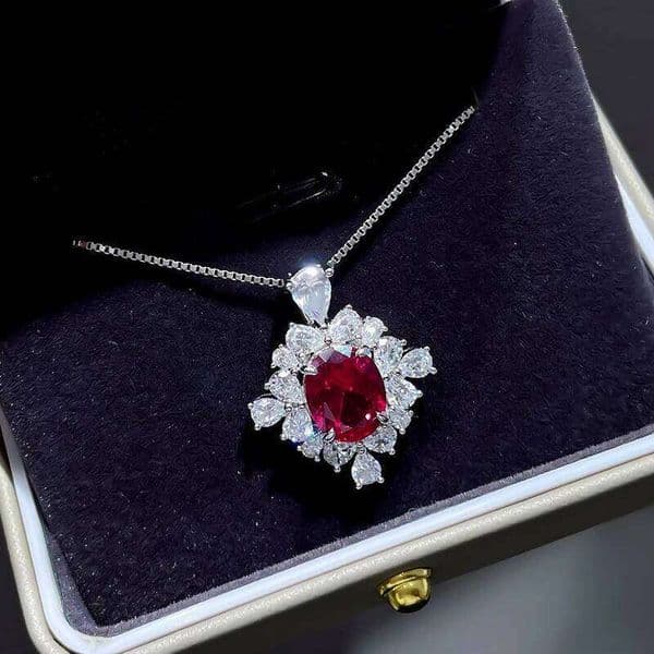 Huitan Gorgeous Charming Pendant Necklace Women Bright Red Zirconia Stone Jewelry for Wedding Party Female Chic Accessories