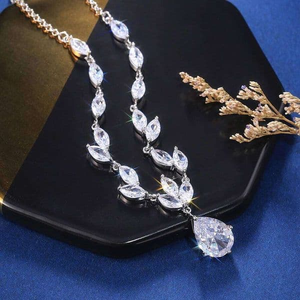 Huitan Classic Gorgeous Water Drop CZ Pendant Women Full Bling Iced Out Wedding Wife Necklace Best Anniversary Presents