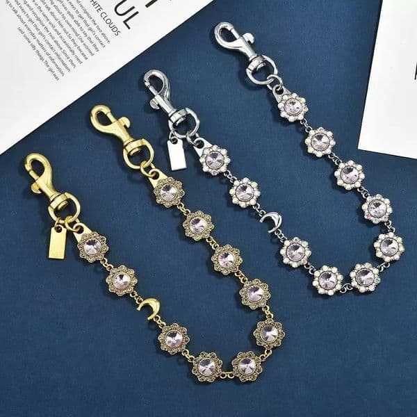 designer Luxurys designer lanyards Co ch Elliptical carved water diamond buckle keychain for men women key chain charm bag keyring fashion Bag Parts Accessories AAA